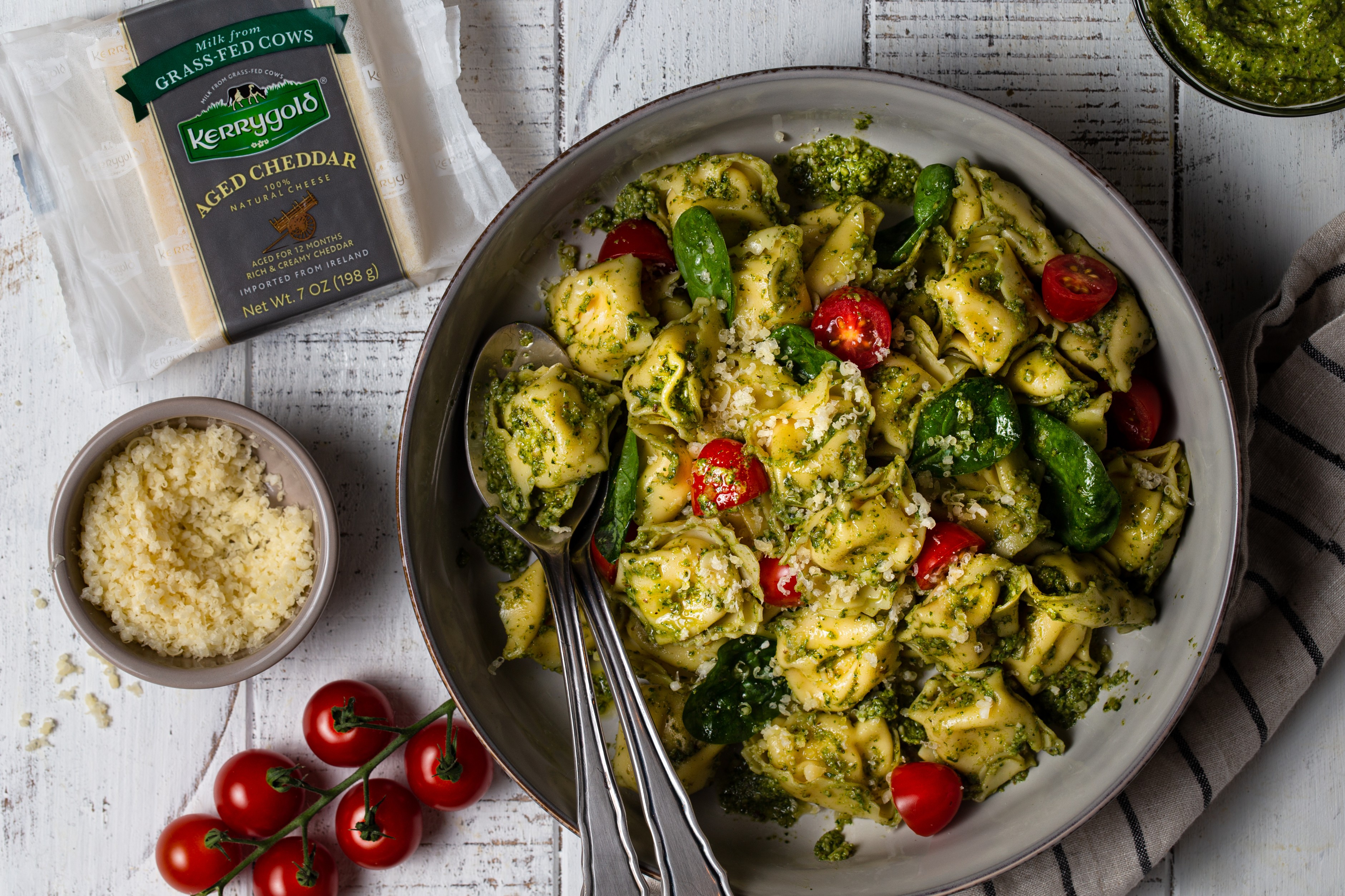 Spinach Pesto Tortellini with Tomatoes Recipe